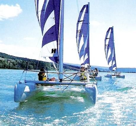 Catamarans en régate